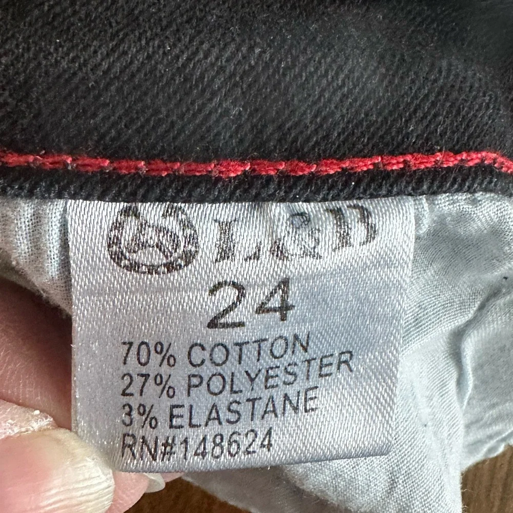 Capri’s - Picture 4 of 4